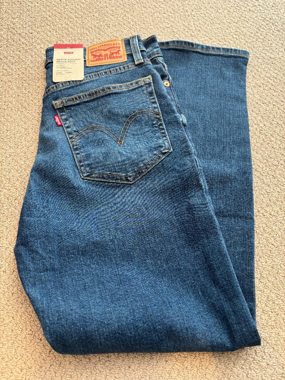 Levis Wedgie Straight - BNWT - Size 29